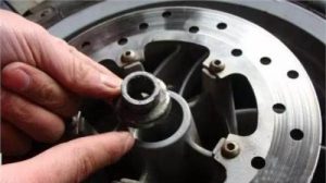 How to replace the car wheel bearings?